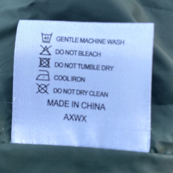 TAVASEN Outdoor Life Jacket, Size Large- Forest Green. With Pockets - Picture 4 of 9